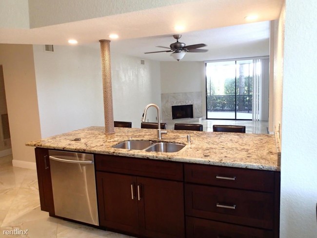 Building Photo - 115 Bay Colony Dr N