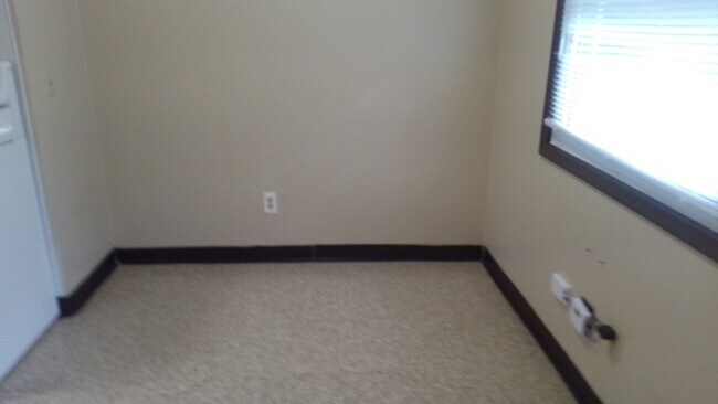 Dormitorio - 176 Stoddard Ave