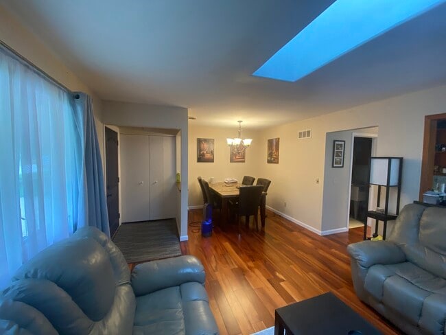 Foto del edificio - 1748 Brookdale Rd