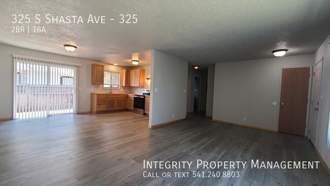 Building Photo - 325 S Shasta Ave