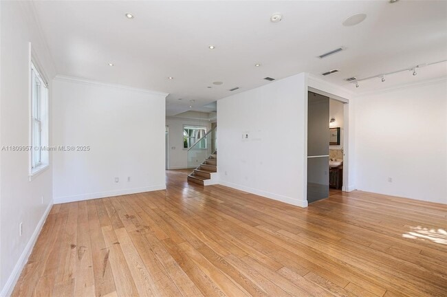 Foto del edificio - 464 Fernwood Rd