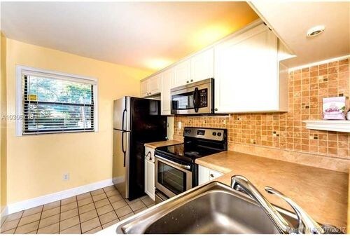 Building Photo - 15706 E Waterside Cir