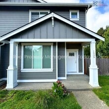 Building Photo - 1539-1541 Amethyst St SE