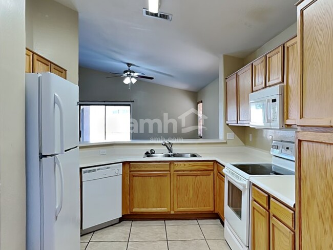 Building Photo - 10772 W Mountain View Dr