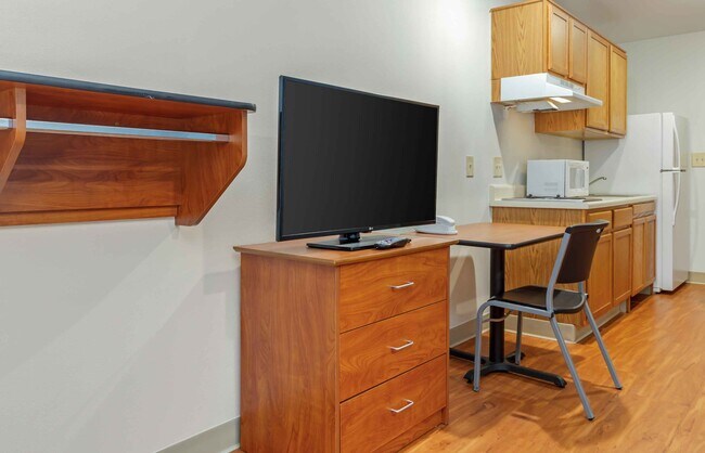 Building Photo - Furnished Studio-Fayetteville - West