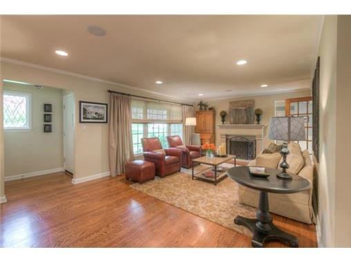 Building Photo - 9641 High Dr