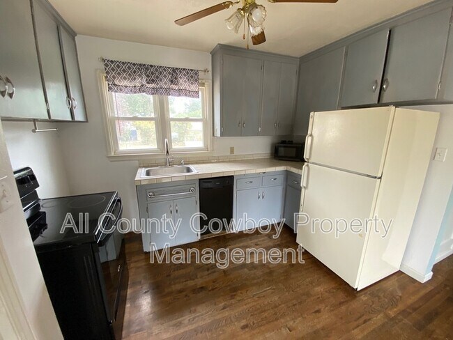 Building Photo - 1417 E Spring Creek Dr
