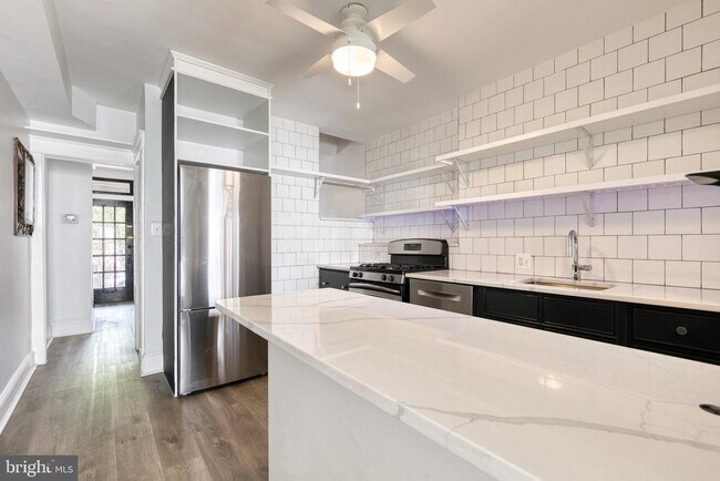 Foto del edificio - 860 W 33rd St