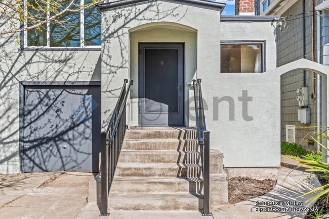 Building Photo - 1051 Stannage Ave