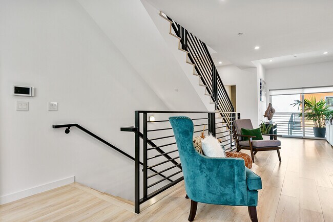 Foto del edificio - 6066 Pickford St