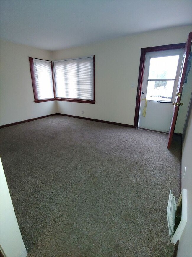 Building Photo - 2309 Shoop Street - 3 Bedroom Home