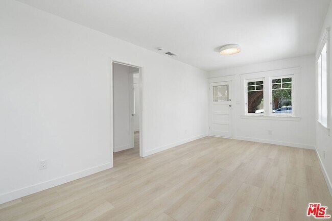 Foto del edificio - 4622 Norwich Ave