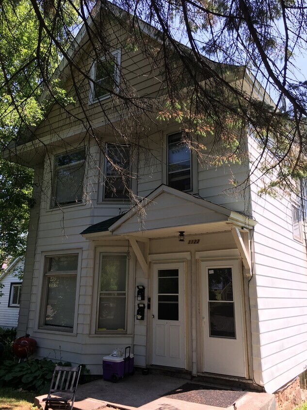 1122 E 5th St Unit Upper, Duluth, MN 55805 Room for Rent in Duluth
