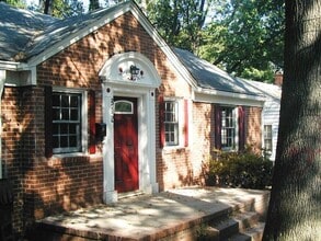 Building Photo - 812 W Markham Ave