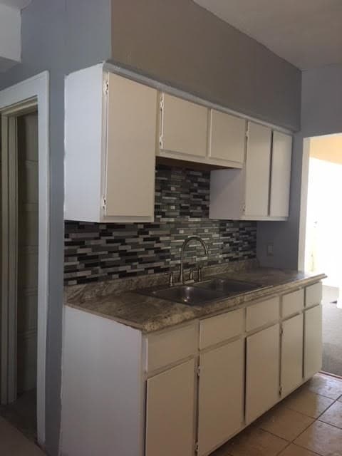 kitchen - 398 Douglas St