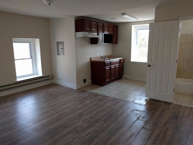Building Photo - 1204 W Rockland St
