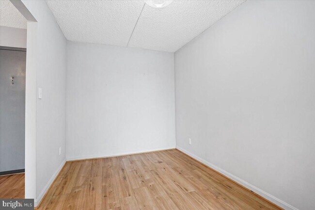 Building Photo - 807 N Howard St