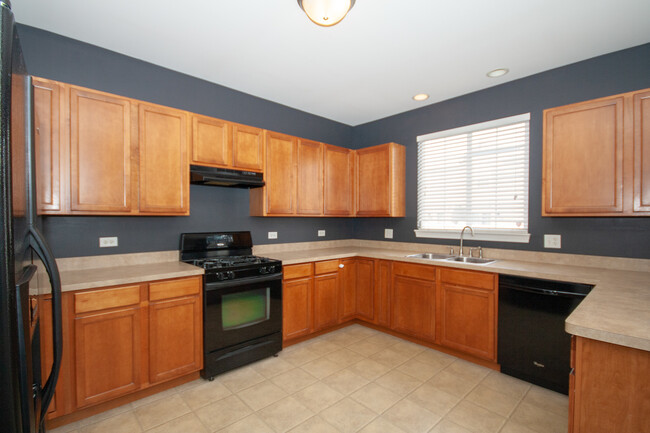 Building Photo - 1677 Deer Pointe Dr
