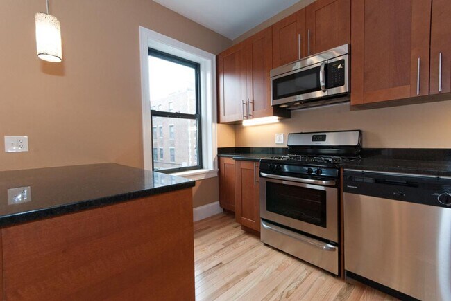 Photo - Massive 5-Bed, 2-Bath Apartment – Fully Re...
