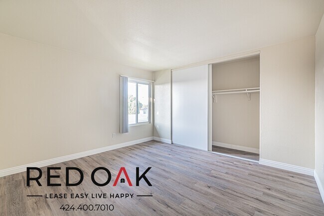 Foto del edificio - 4900 Clair Del Ave