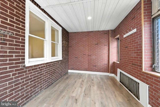 Building Photo - 227 Lindley Ave