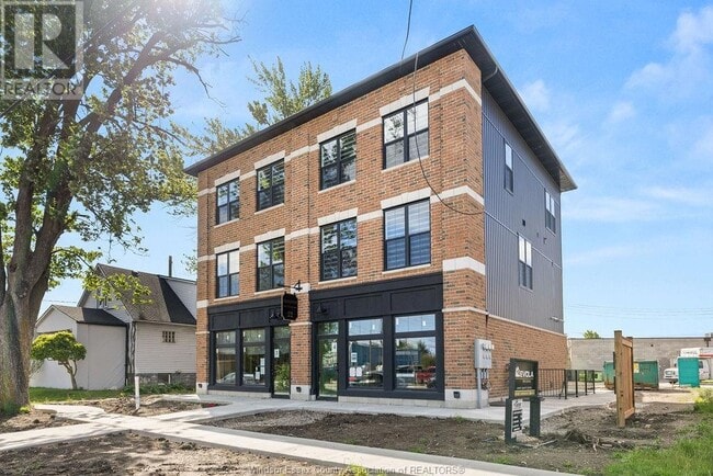 Building Photo - 22 GORDON
