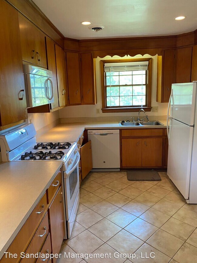 Foto del edificio - 2 br, 1 bath House - 189B Third Avenue