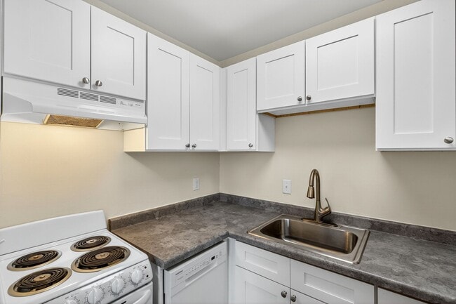 Building Photo - 96 East Apartments