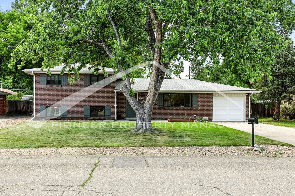 Primary Photo - Charming Home with Washer/Dryer and Fenced...
