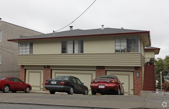 Building Photo - 2421-2425 Ivy Dr