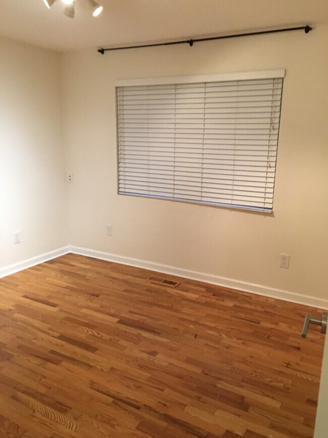Foto del edificio - 4715 6th Ave NW