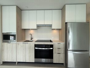 Building Photo - 1007 The Queensway