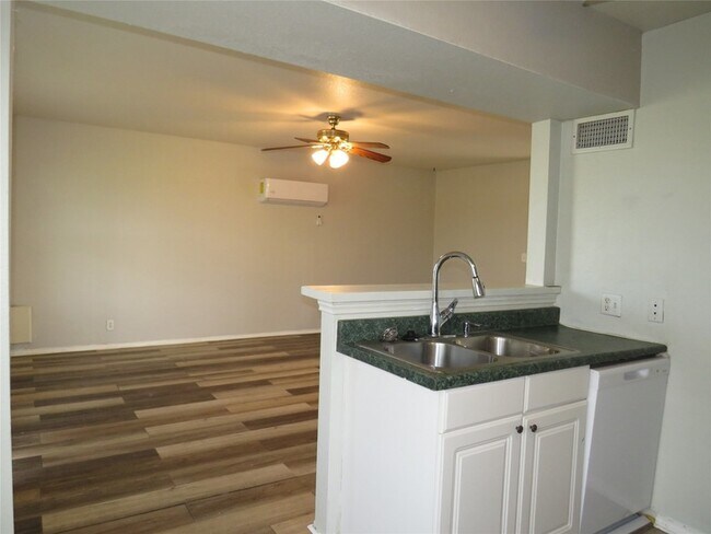 Building Photo - 4657 Bonnie Brae St