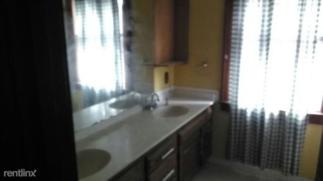 Foto del edificio - 4 br, 1.5 bath House - 612 E 2ND AVE