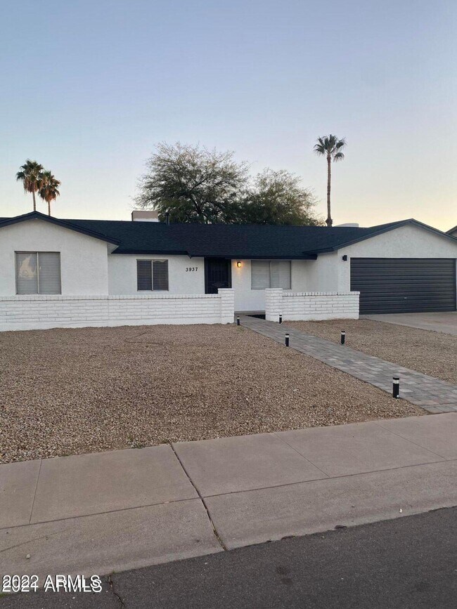 Foto del edificio - 3937 E Captain Dreyfus Ave