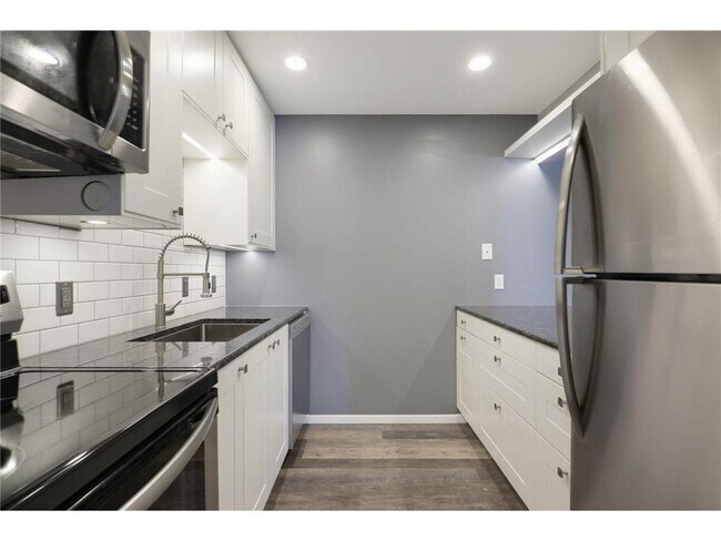 Foto del edificio - 35 Nathan Ln N