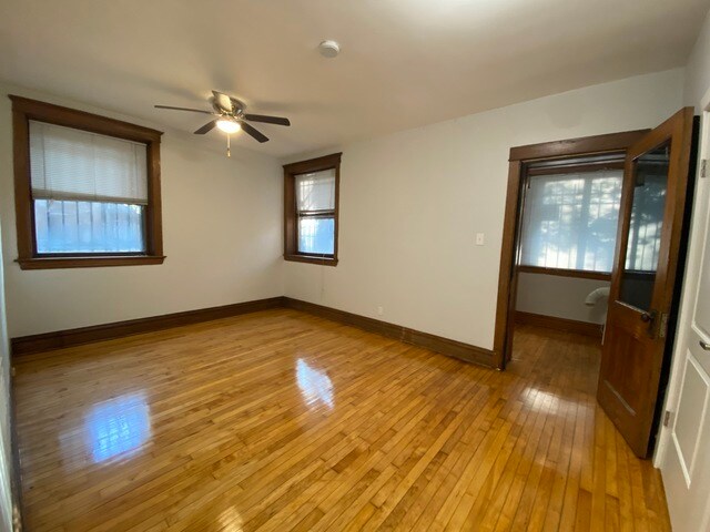 Foto del edificio - 2427 N Kedzie Blvd