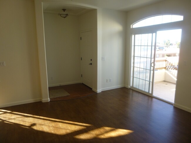 Foto del edificio - Upstairs Condo in Mission Creek Village.