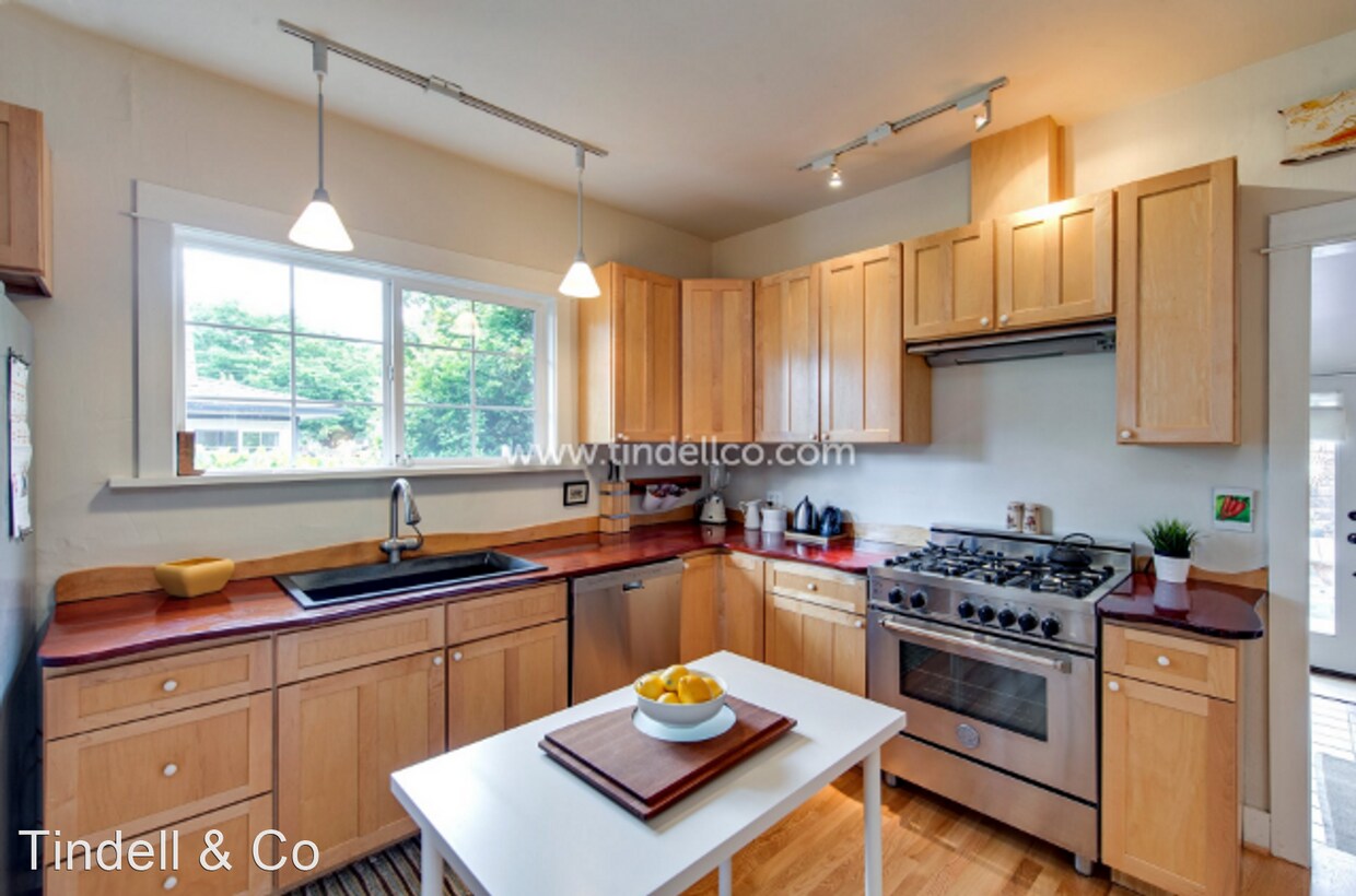 Foto principal - 2 br, 2 bath House - 4722 N Depauw St
