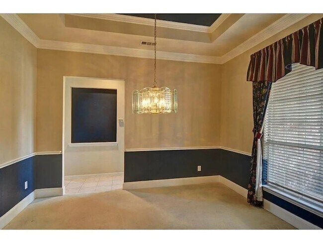 Foto del edificio - 7801 Roaring Ridge Dr