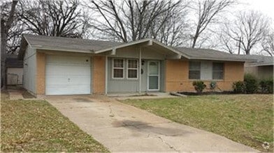 Building Photo - 2308 Bamboo St