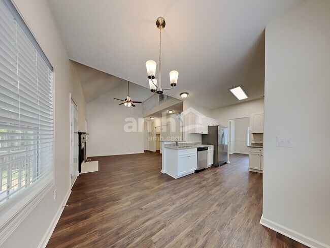 Foto del edificio - 378 Moreland Cir