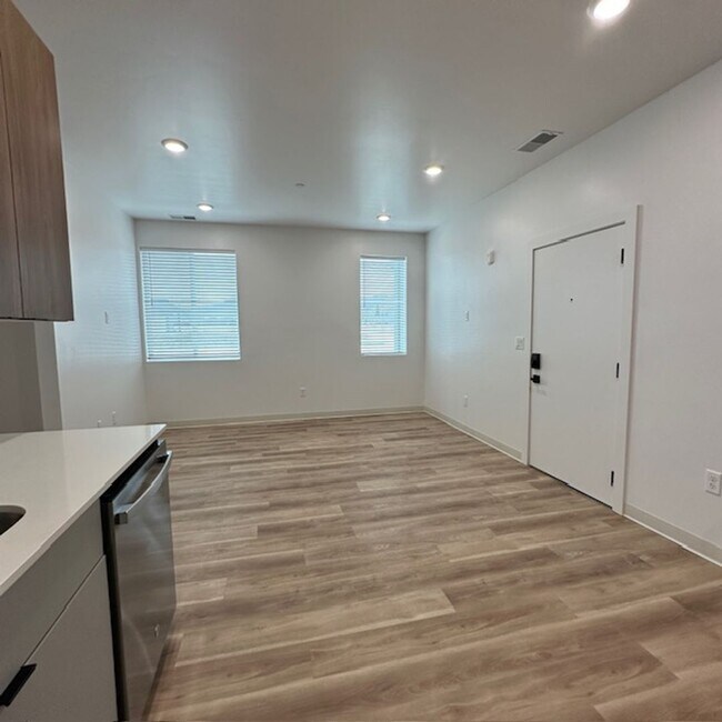 Foto del edificio - New 2 Bedroom 2 bathroom Teton Peak Flats Unit E 101 With Additional Storage Closet