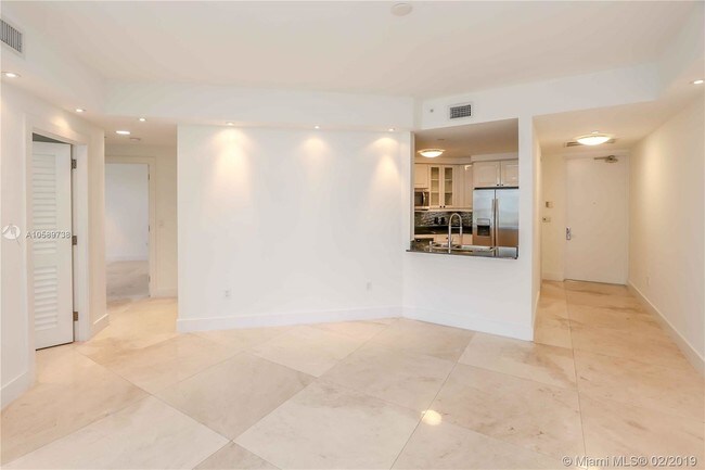 Foto del edificio - 705 Crandon Blvd