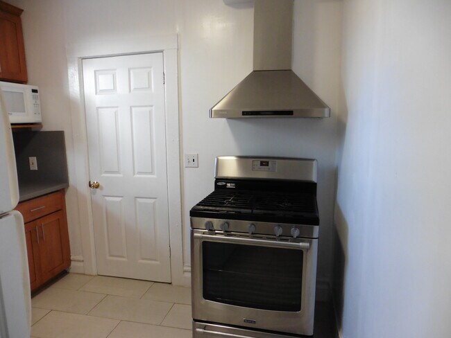 Kitchen - 1 Dawson Pl