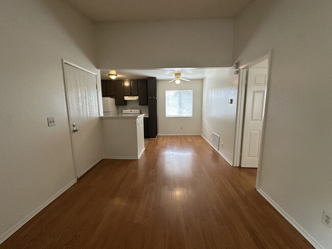 Foto del edificio - 3653 Oak Creek Dr