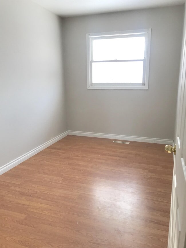 Building Photo - 1019 10th Ave