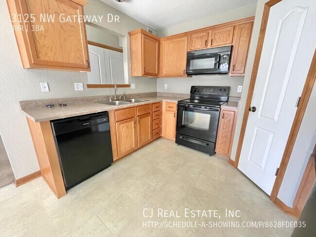 Foto del edificio - 3125 NW Gateway Dr