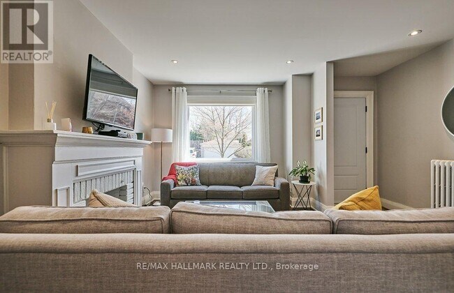 Building Photo - 10 Elm Rd