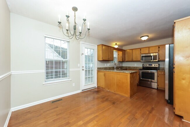 Building Photo - 1807 Meadowglen Cir